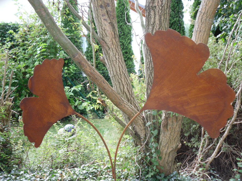 Gartenstecker zwei Ginkgo Blätter drehbar aus Metall, Rost